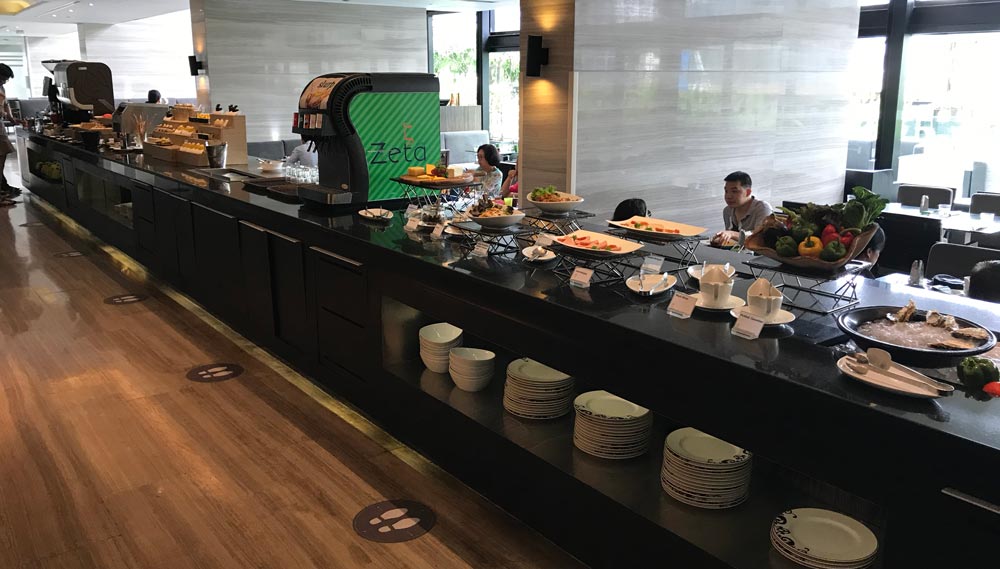 zeta cafe Holiday inn Bangkok buffet