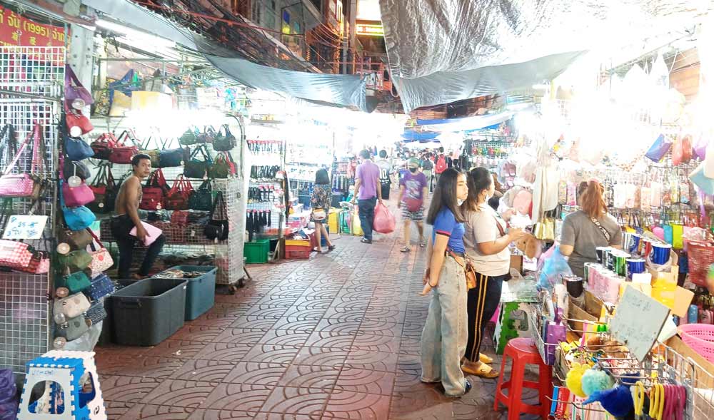 Sampheng Night Market in Bangkok Chinatown Market