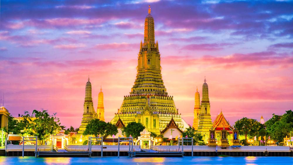 wat arun at night