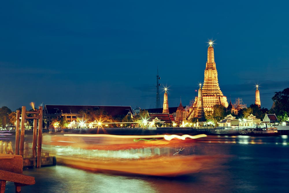 wat arun at night